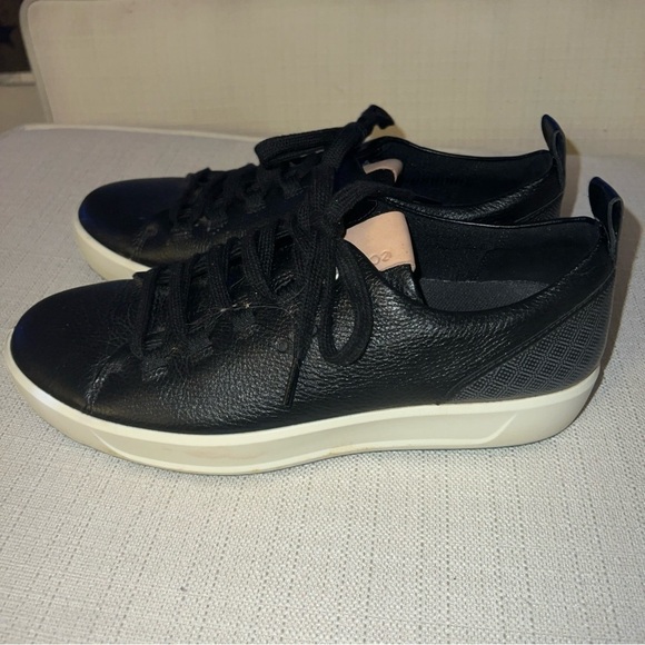 Ecco Womens Size 9W Golf Shoe Black Leather Lace Up Sneaker Spikeless Sneaker - Picture 5 of 11